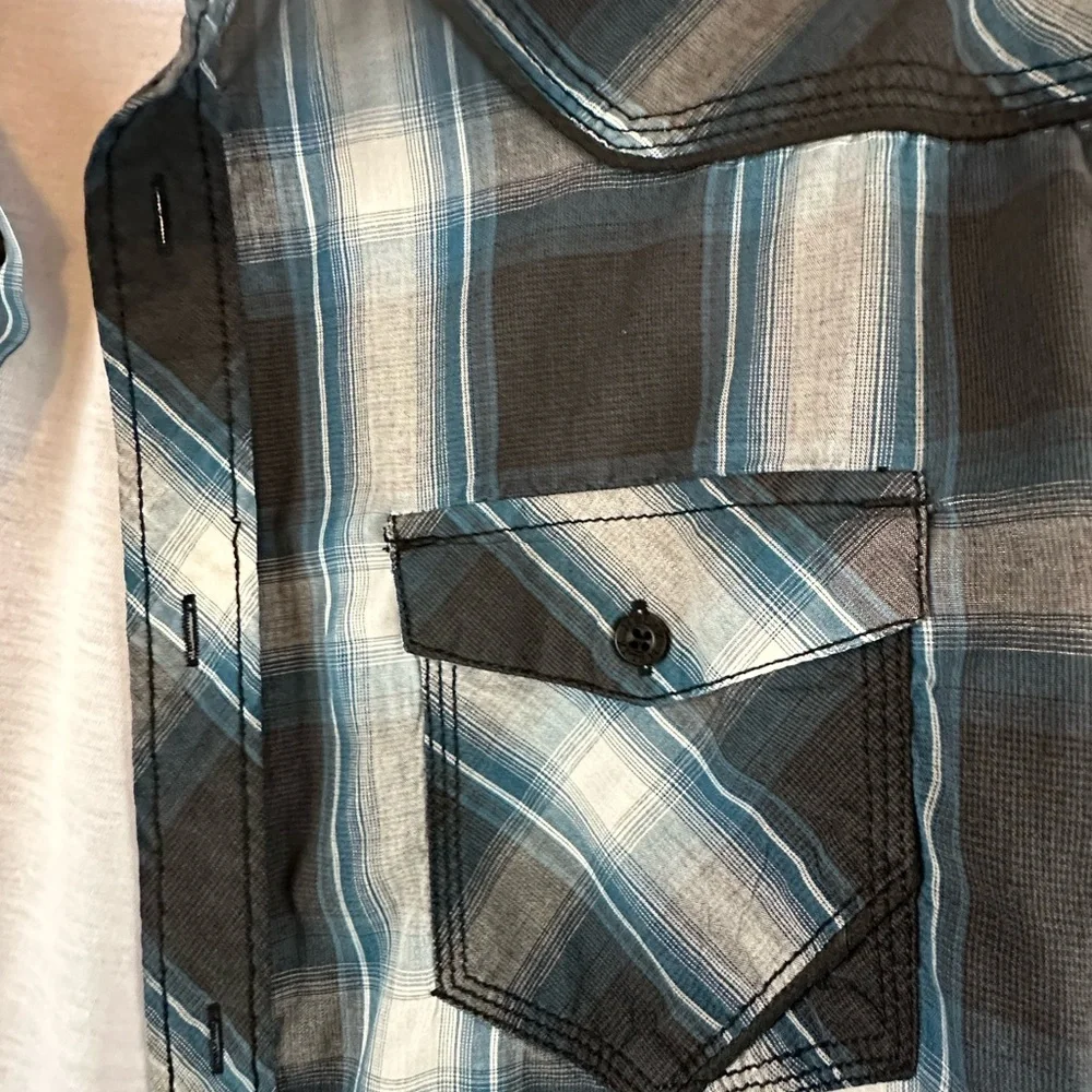 Helix brand long sleeve men’s shirt. Size XL. Athletic Fit. Nice color scheme. - Picture 2 of 8